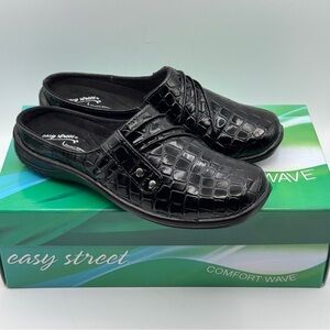 Easy Street Holly Black Patent Croc Clogs Size 6M